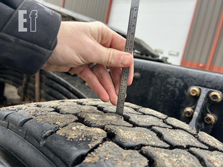 2017-mack-granite-gu713-image-75