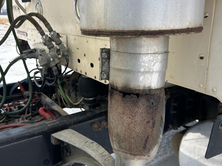 2006-freightliner-columbia-120-image-13