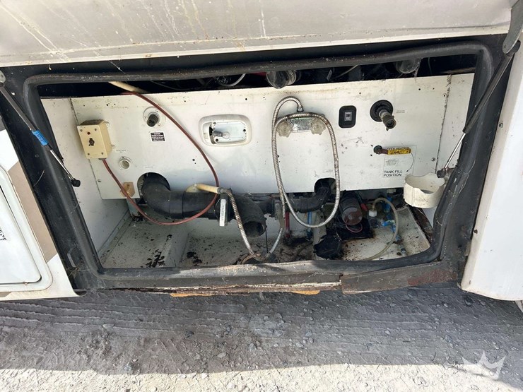 2001-freightliner-allegro-bus-class-a-motorhome-image-47