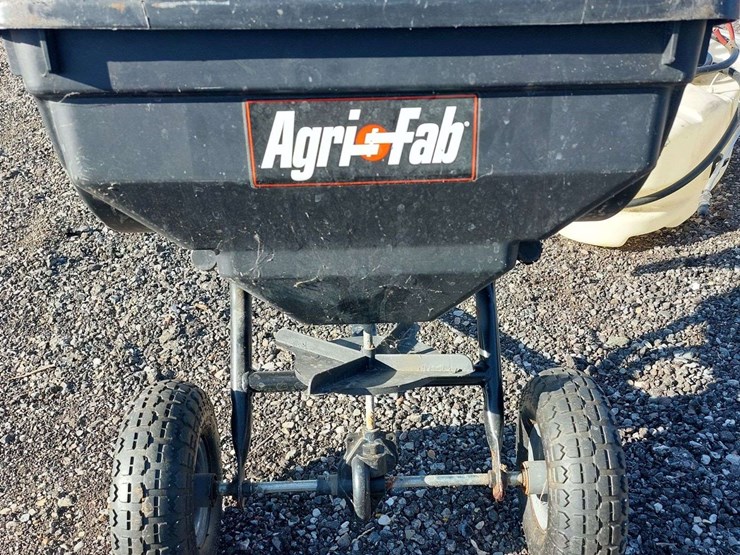 towable-broadcast-spreader-image-2