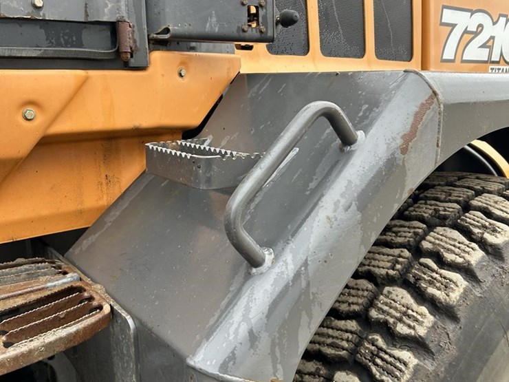 2019-case-721g-image-19