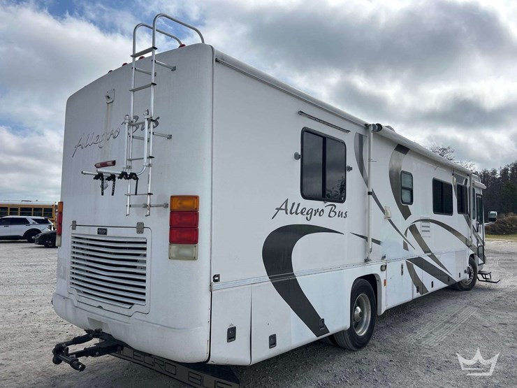 2001-freightliner-allegro-bus-class-a-motorhome-image-3
