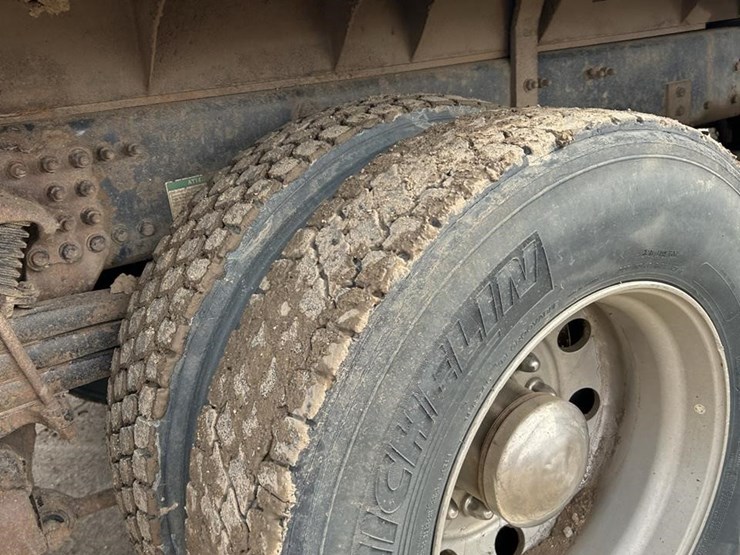 2007-freightliner-columbia-120-image-28