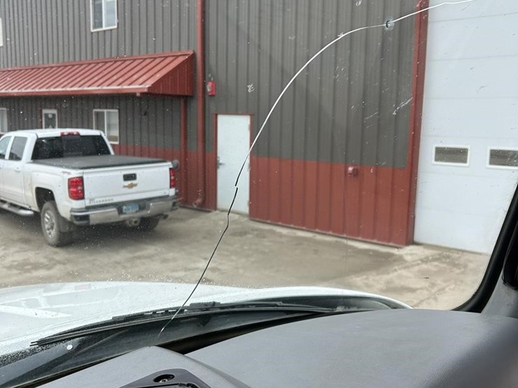 2019-mack-granite-64ft-image-56