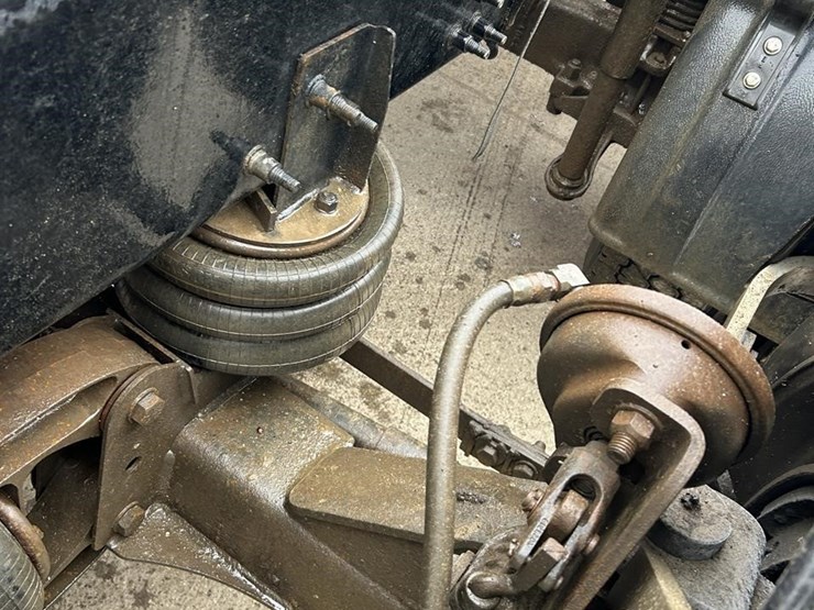 2017-mack-granite-gu713-image-13