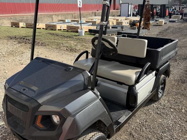 #65-•-2018-yamaha-2-seater-w/-dump-bed-cart---gas-image-1