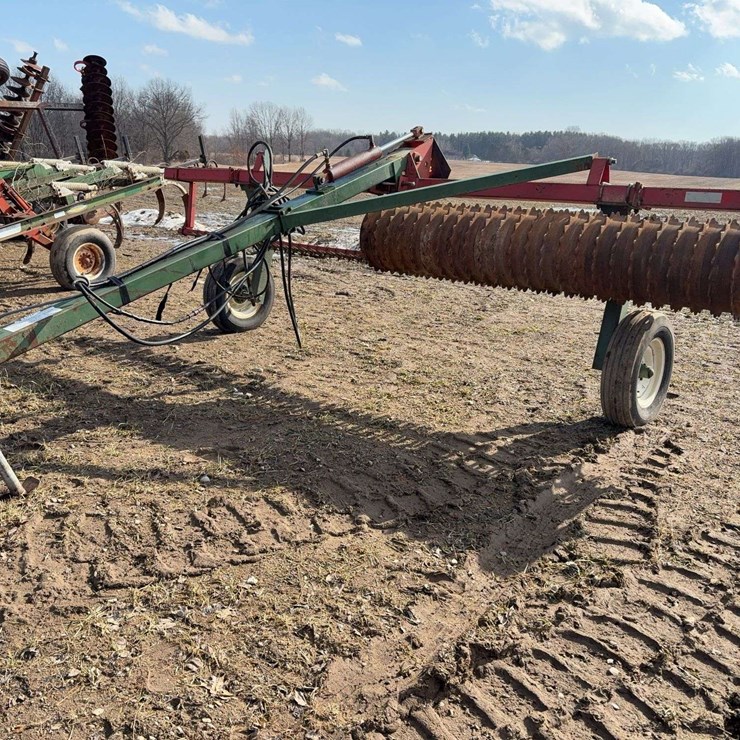 Brillion Cultipacker, 16 ft, right gang and extra parts come with it.