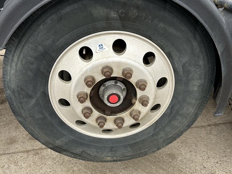 2019-mack-granite-64ft-image-13