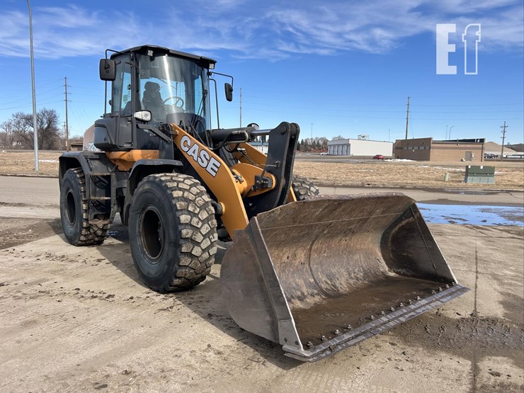 2019-case-721g-image-3