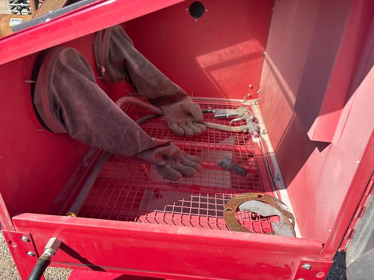 #1662-•-central-pneumatic-40lb-flood-blast-cabinet-image-3