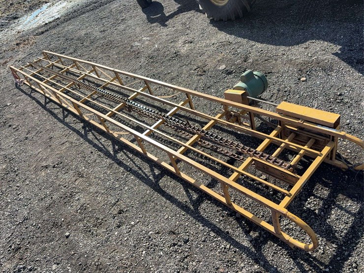 snowco-hay-elevator,-16-ft,-electric-motor-image-2