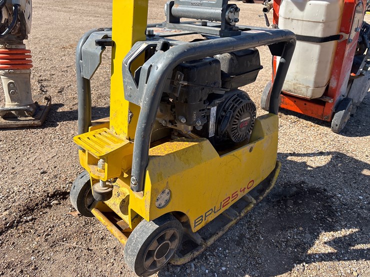 #2805-•-wacker-neuson-bpu2540-plate-compactor-image-3