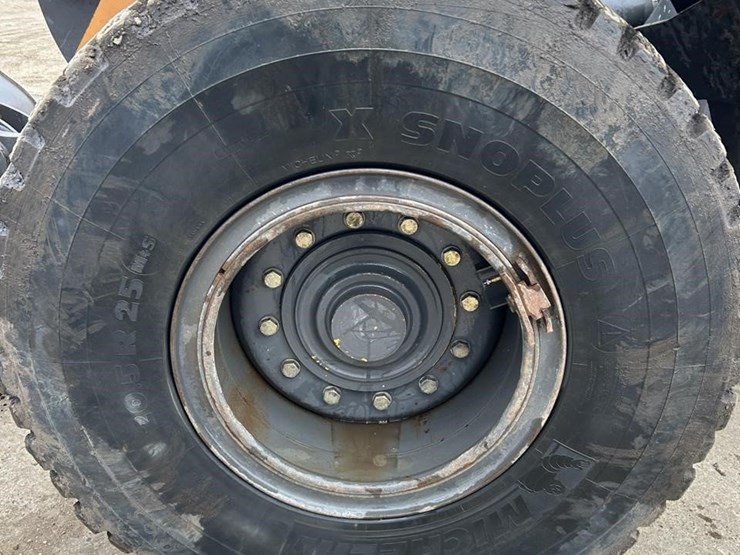 2019-case-721g-image-9