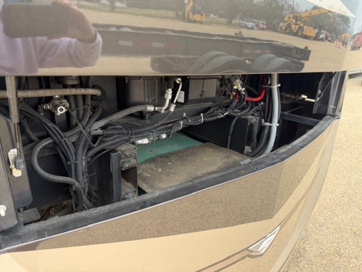 #1339-•-2011-fleetwood-36j-discovery-rv-/-motorhome-image-28