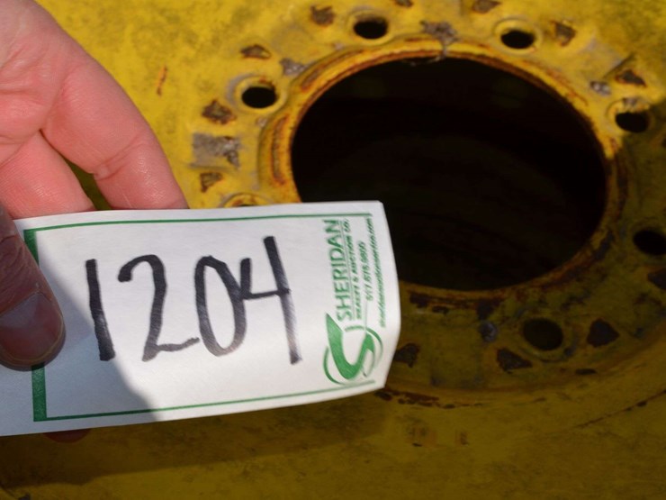 (2)-23.1-26-tires-on-rims-image-6