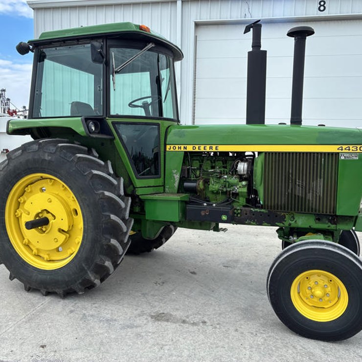 1975 JOHN DEERE 4430