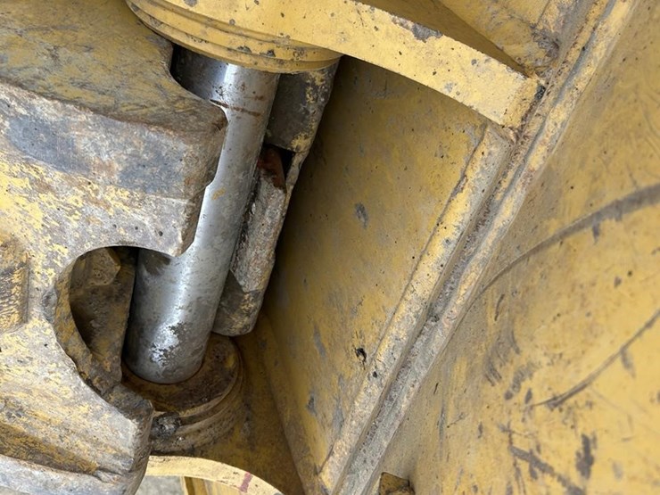 2023-caterpillar-336-image-75