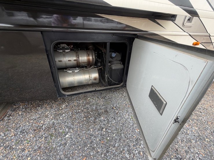 #1339-•-2011-fleetwood-36j-discovery-rv-/-motorhome-image-69