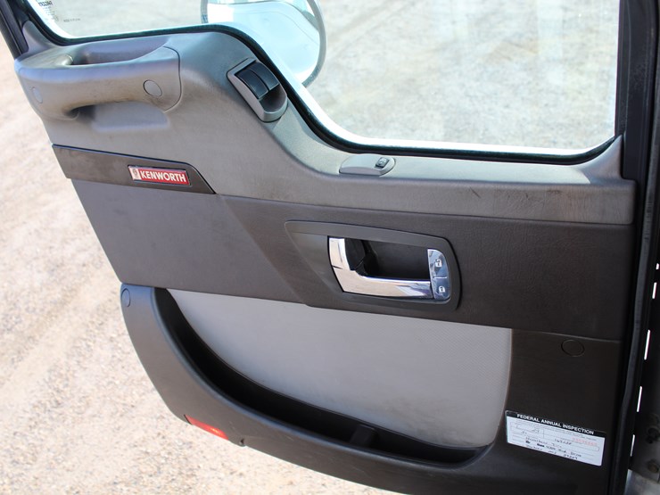 2017-kenworth-t270-image-18