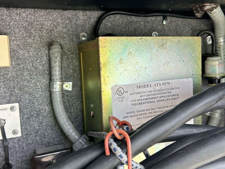 2005-freightliner-tropi-cal-t396-39ft.-class-a-motorhome-image-47