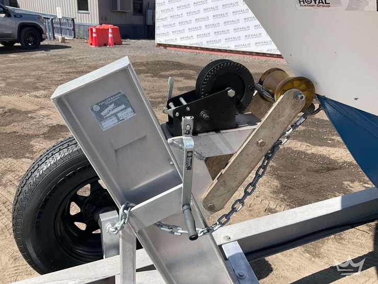 1985-23ft-mako-center-console-boat-with-2011-28ft-hmde-trailer-image-41