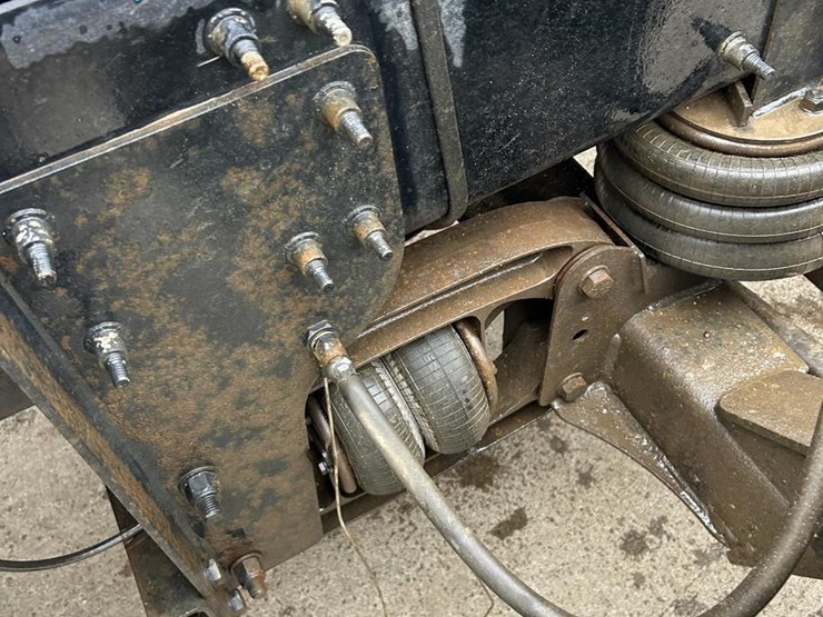 2017-mack-granite-gu713-image-12