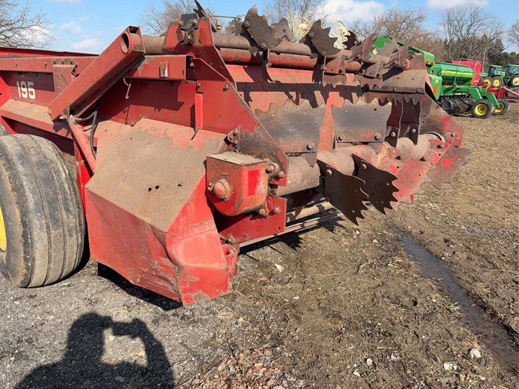 new-holland-195-image-5