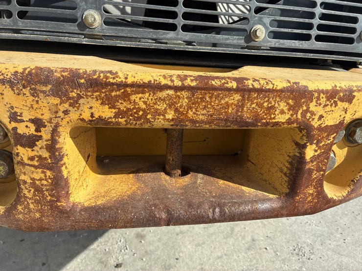 2011-deere-544k-image-31