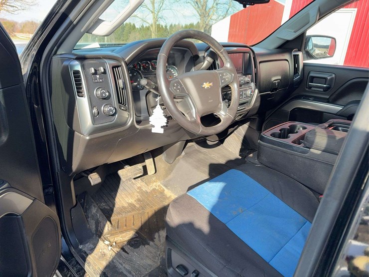 2018-chevrolet-silverado-2500-image-15