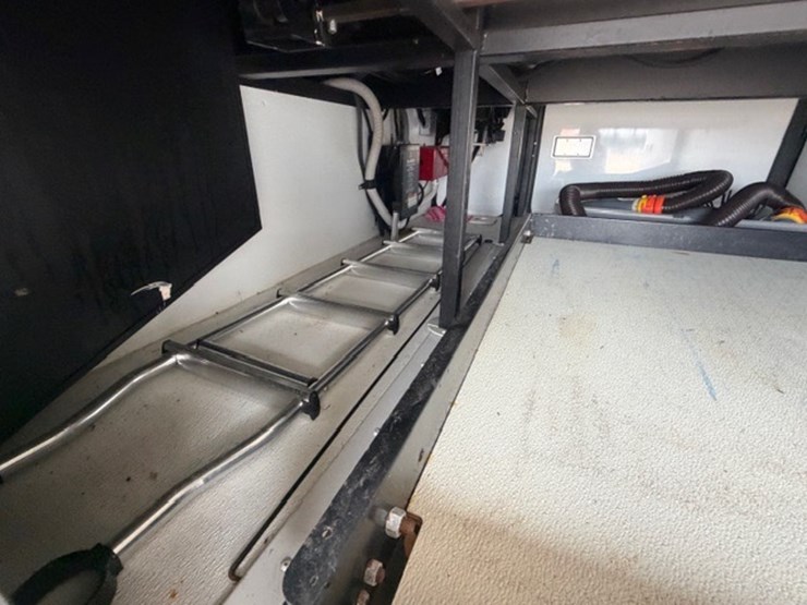 #1339-•-2011-fleetwood-36j-discovery-rv-/-motorhome-image-80