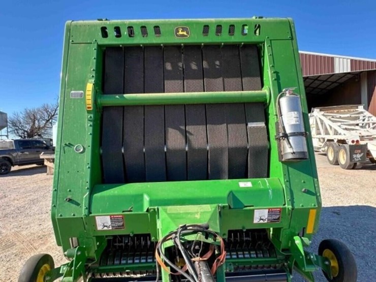 2020-john-deere-560m-image-11