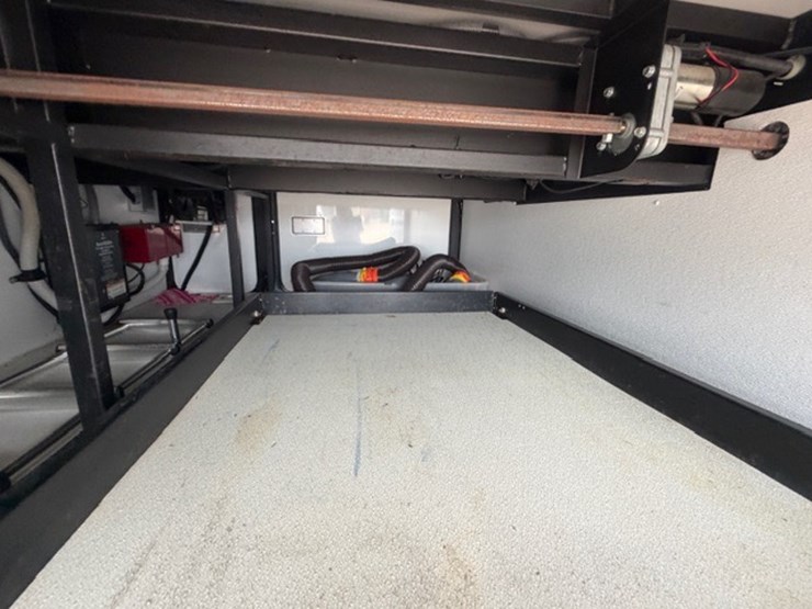 #1339-•-2011-fleetwood-36j-discovery-rv-/-motorhome-image-81