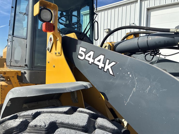 2011-deere-544k-image-18