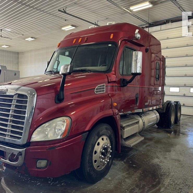 2010 2010 FREIGHTLINER CASCADIA 484