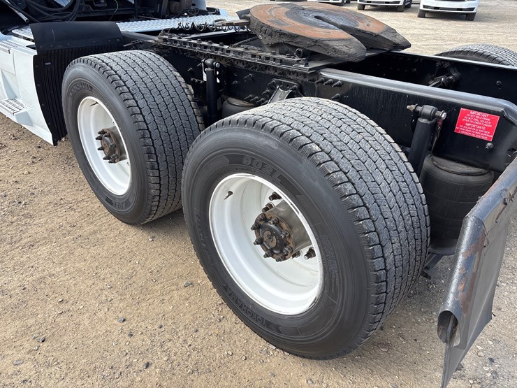 #228-•-2017-freightliner-image-6