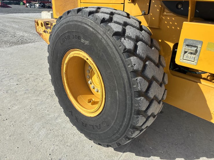 2011-deere-544k-image-46