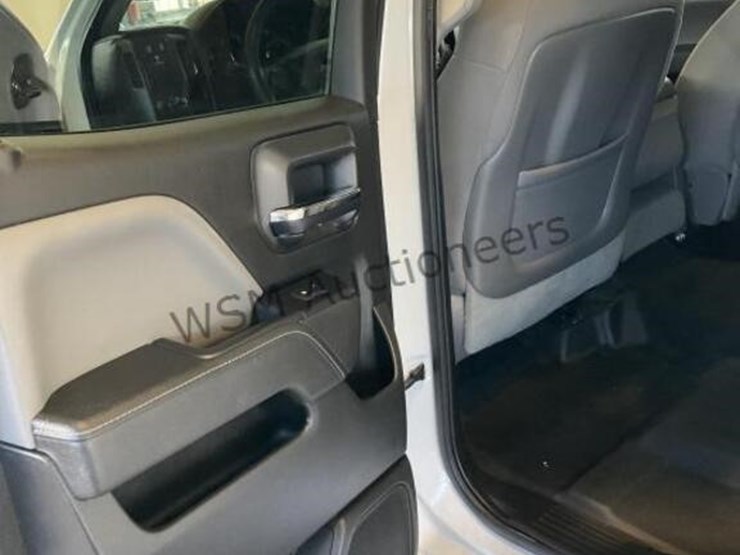 2015-chevrolet-silverado-3500-image-25