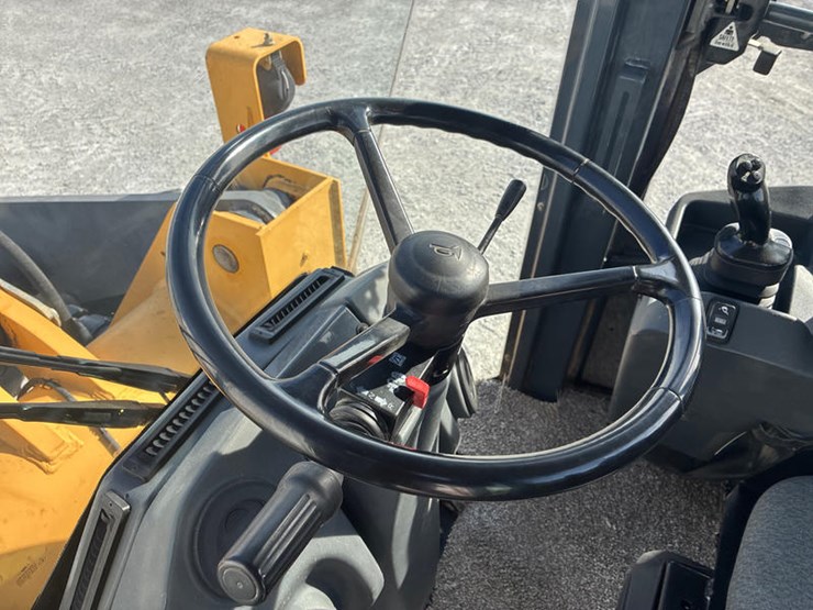 2011-deere-544k-image-59