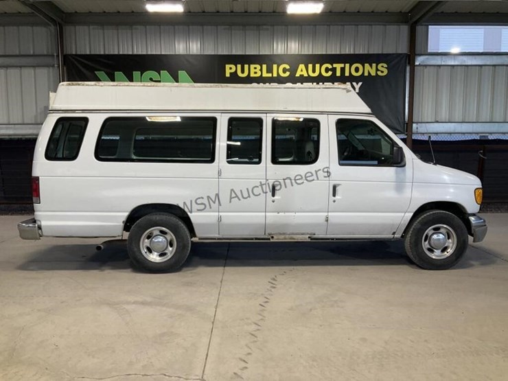 2003-ford-cargo-image-1