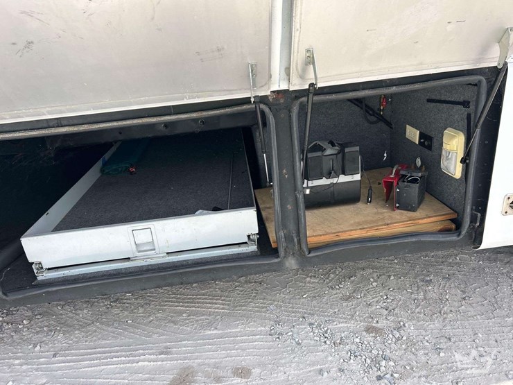 2001-freightliner-allegro-bus-class-a-motorhome-image-39