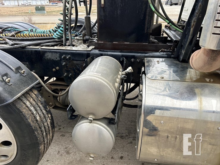 2017-mack-granite-gu713-image-54