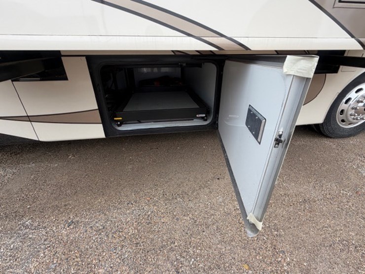 #1339-•-2011-fleetwood-36j-discovery-rv-/-motorhome-image-78