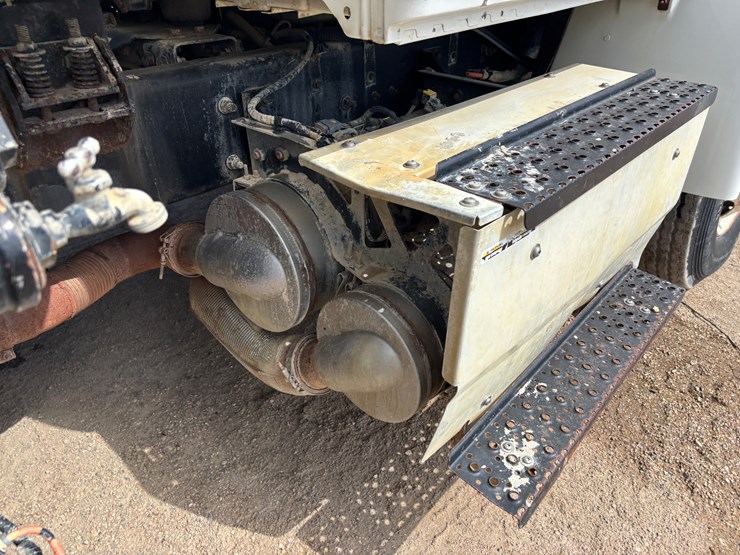 2015-international-durastar-4300-image-8