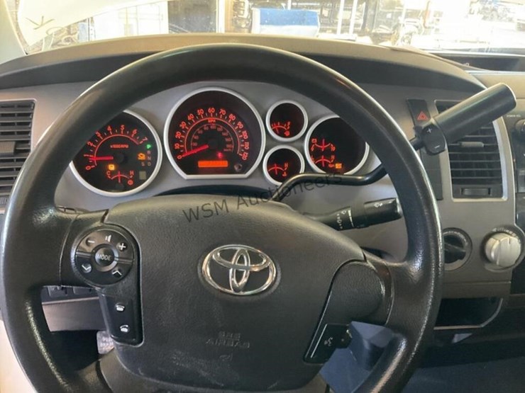 2011-toyota-tundra-image-17