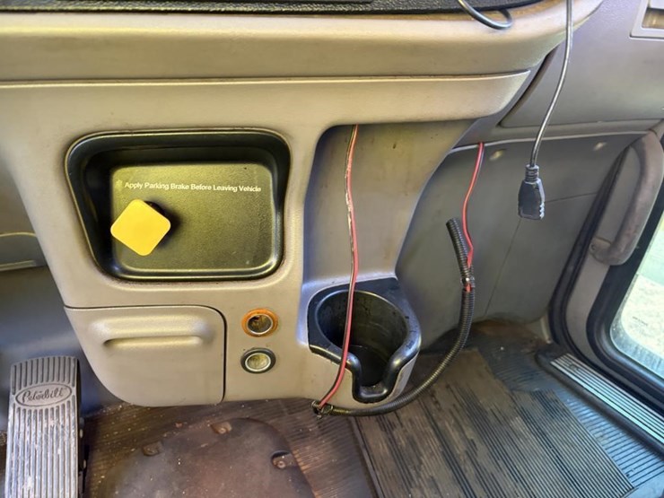 2015-peterbilt-365-image-16