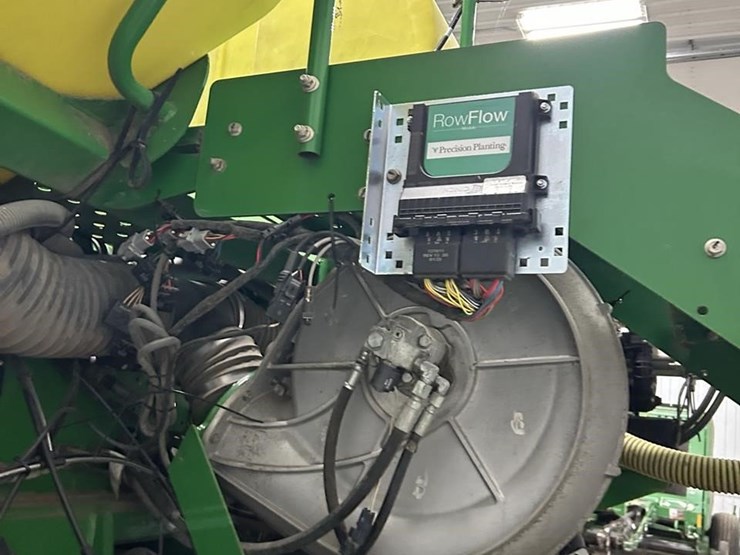 2010-john-deere-1770nt-image-31