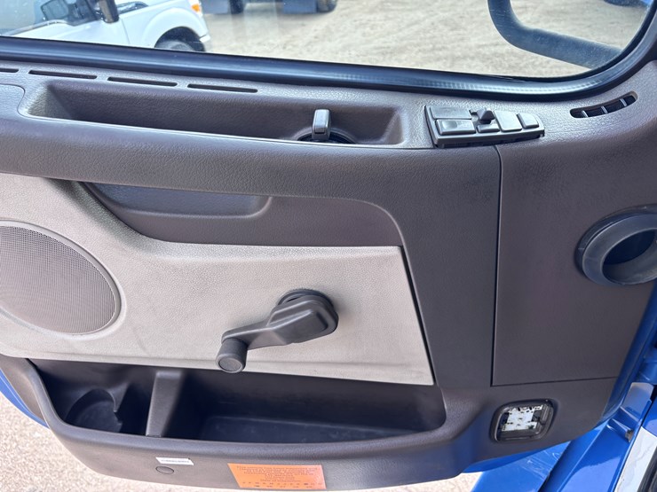 #210-•-2015-volvo-image-15