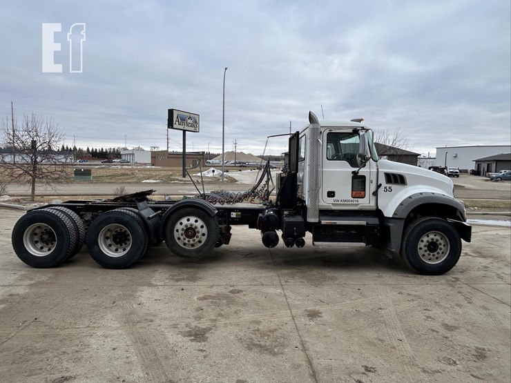 2019-mack-granite-64ft-image-2