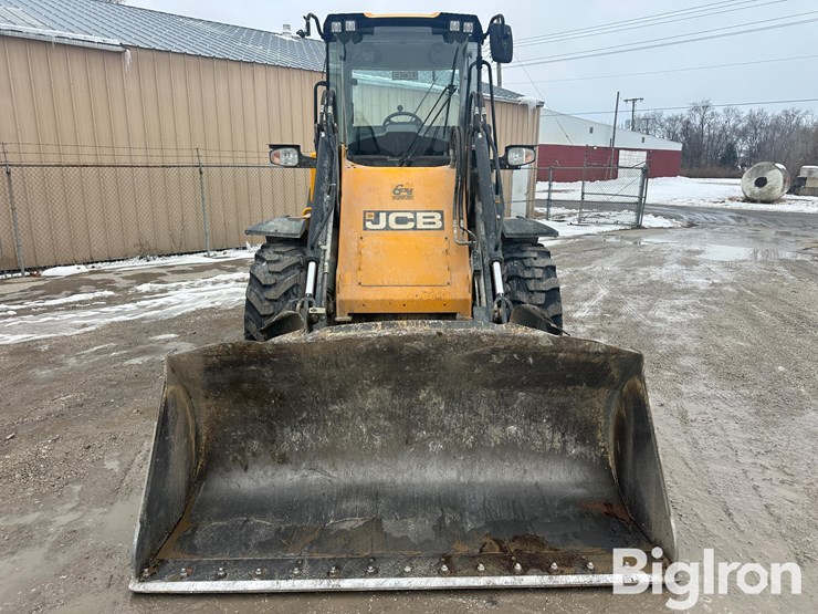 2020-jcb-411-image-2