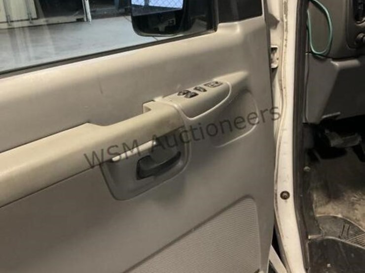 2003-ford-cargo-image-25